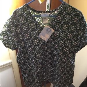 Brand new women’s SB Scrub top